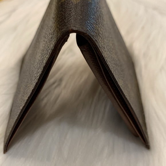 LV Authentic Men’s Bi- fold wallet (code#CA0942 - Picture 3 of 12